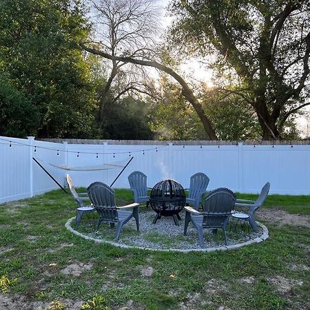 House Of Manatees-Entire House With Yard, Fire Pit, Dog Friendly Villa Crystal River Exterior photo