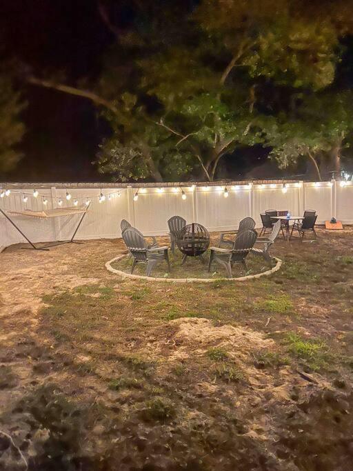 House Of Manatees-Entire House With Yard, Fire Pit, Dog Friendly Villa Crystal River Exterior photo