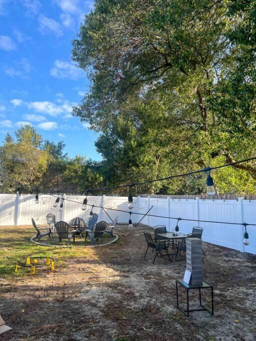 House Of Manatees-Entire House With Yard, Fire Pit, Dog Friendly Villa Crystal River Exterior photo