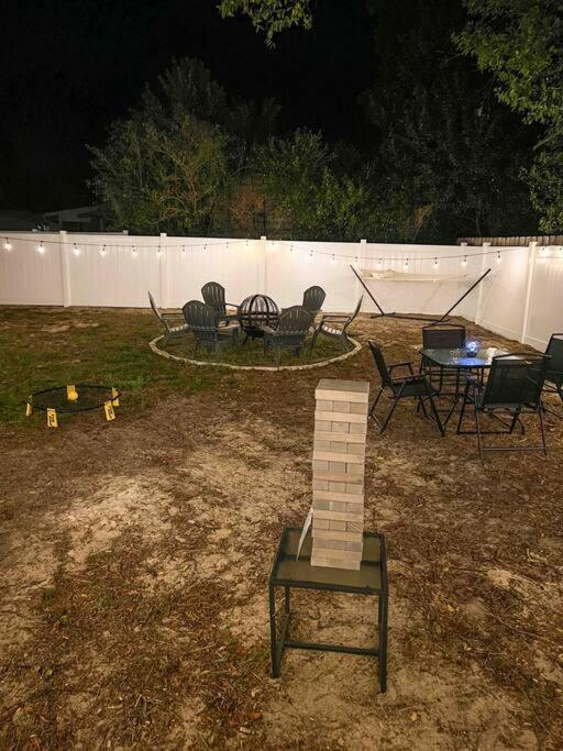 House Of Manatees-Entire House With Yard, Fire Pit, Dog Friendly Villa Crystal River Exterior photo